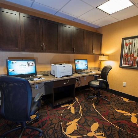 Hampton Inn & Suites Bismarck Northwest Екстер'єр фото