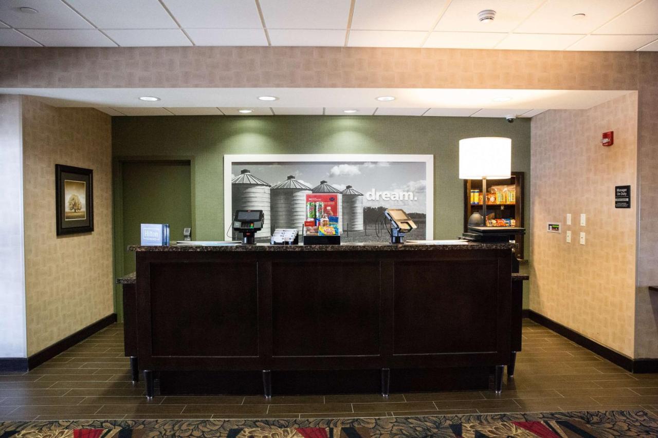 Hampton Inn & Suites Bismarck Northwest Екстер'єр фото