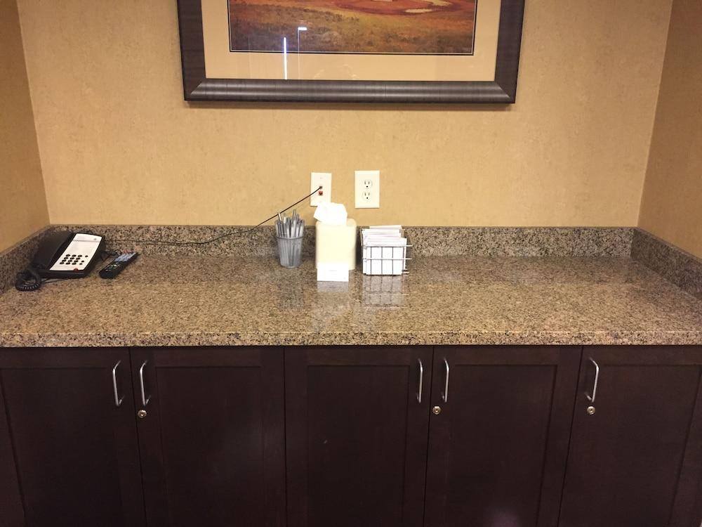 Hampton Inn & Suites Bismarck Northwest Екстер'єр фото