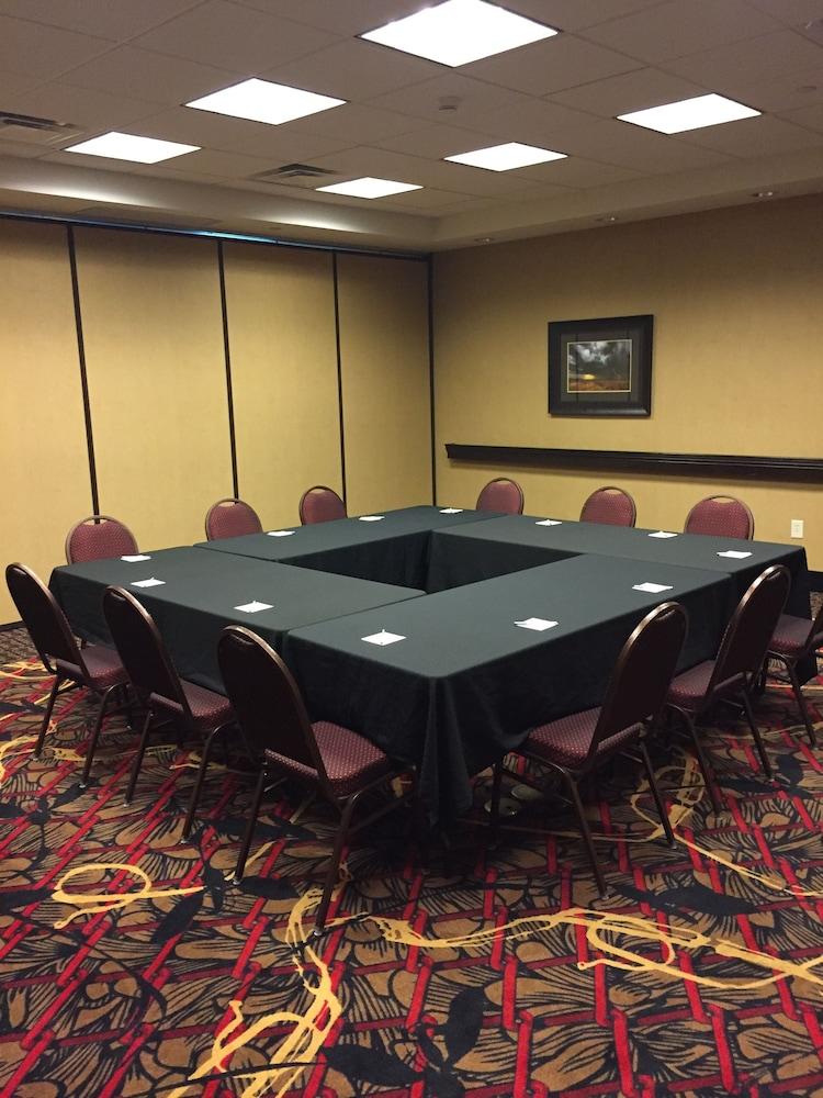 Hampton Inn & Suites Bismarck Northwest Екстер'єр фото