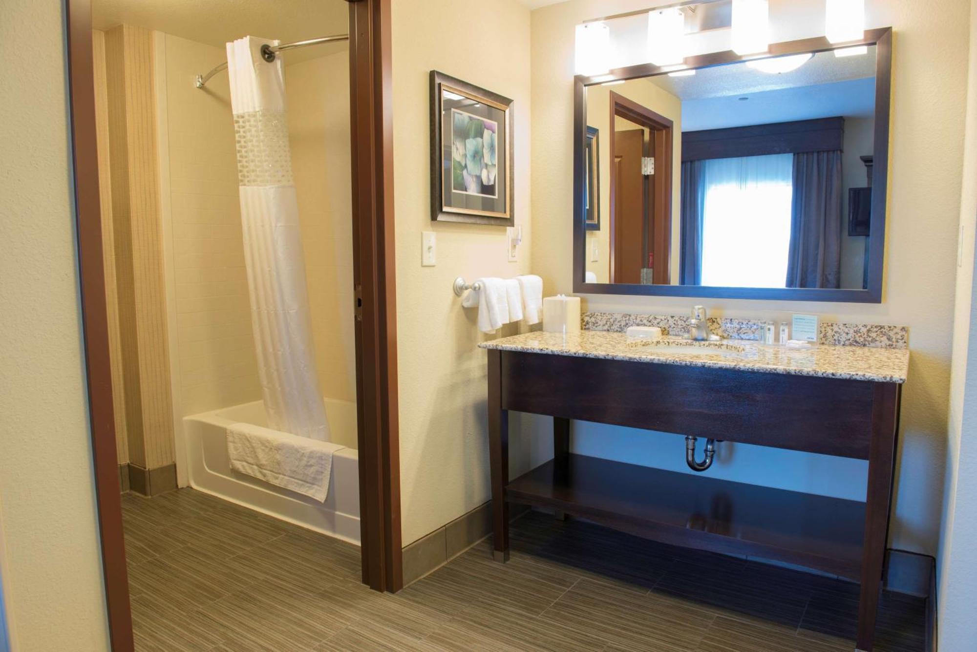 Hampton Inn & Suites Bismarck Northwest Екстер'єр фото
