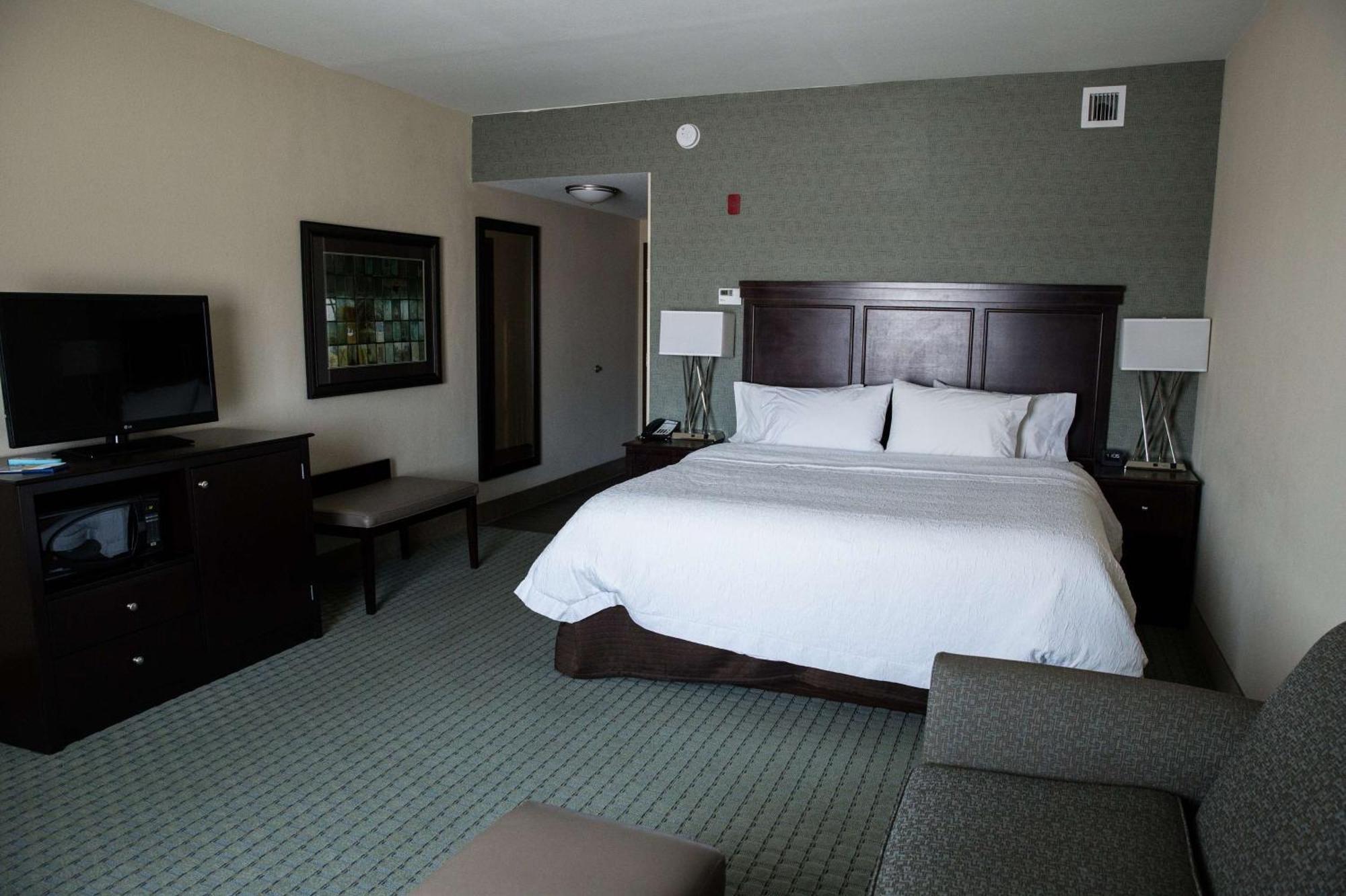 Hampton Inn & Suites Bismarck Northwest Екстер'єр фото