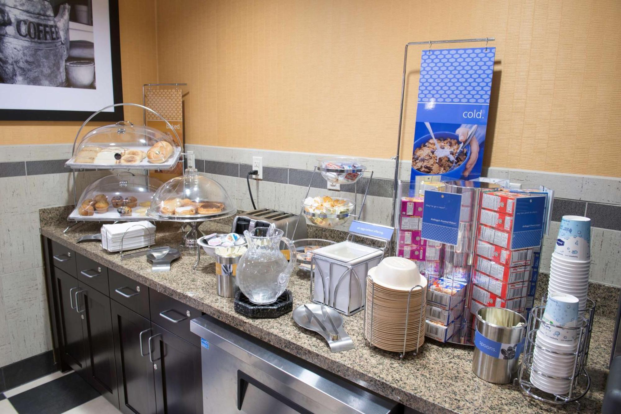 Hampton Inn & Suites Bismarck Northwest Екстер'єр фото