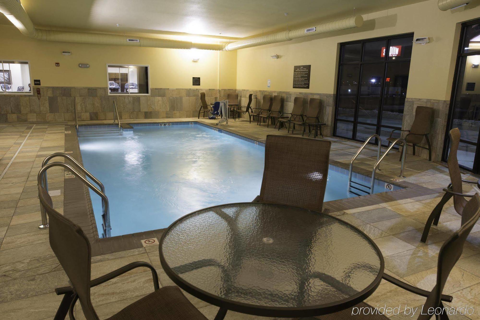 Hampton Inn & Suites Bismarck Northwest Екстер'єр фото