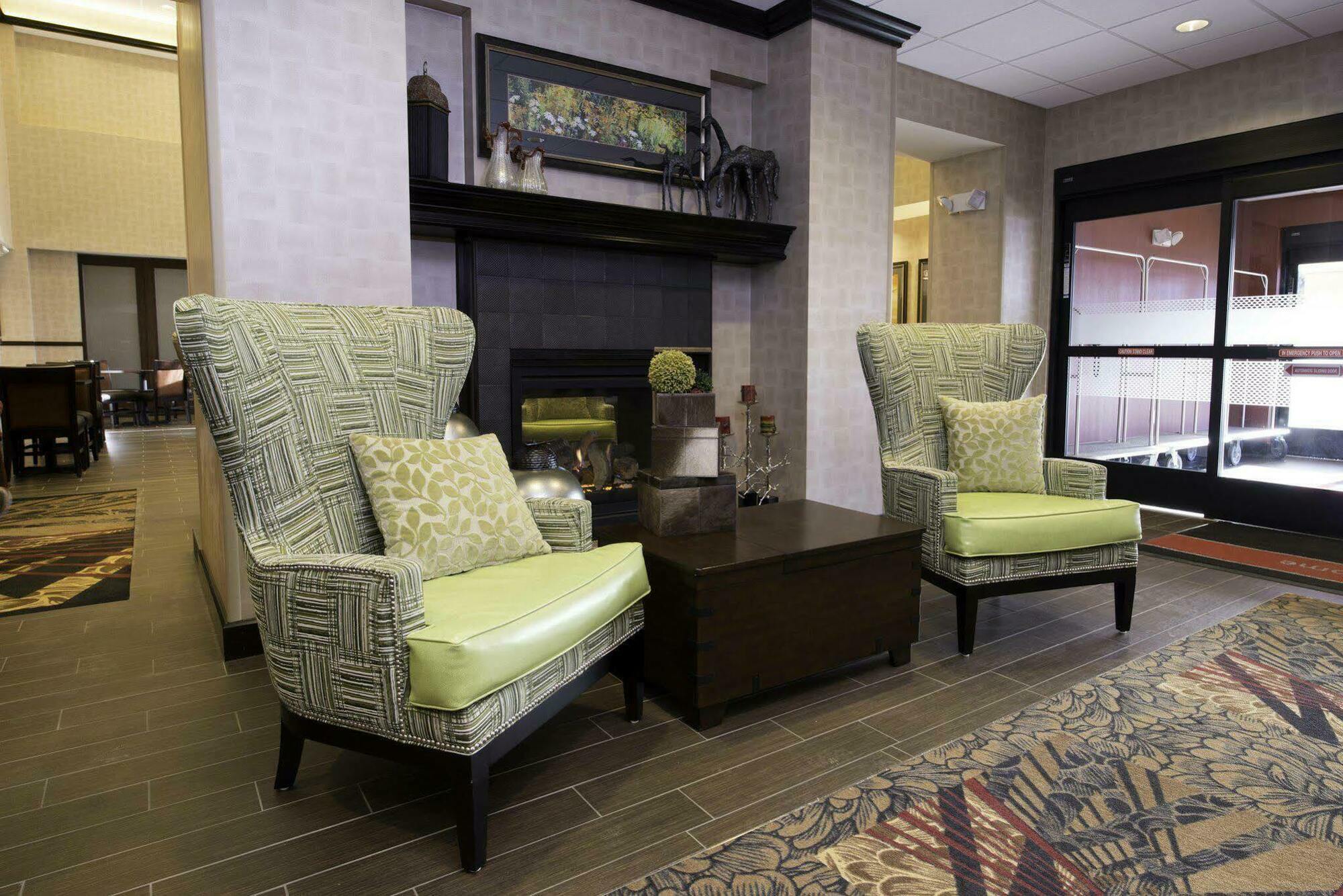 Hampton Inn & Suites Bismarck Northwest Екстер'єр фото